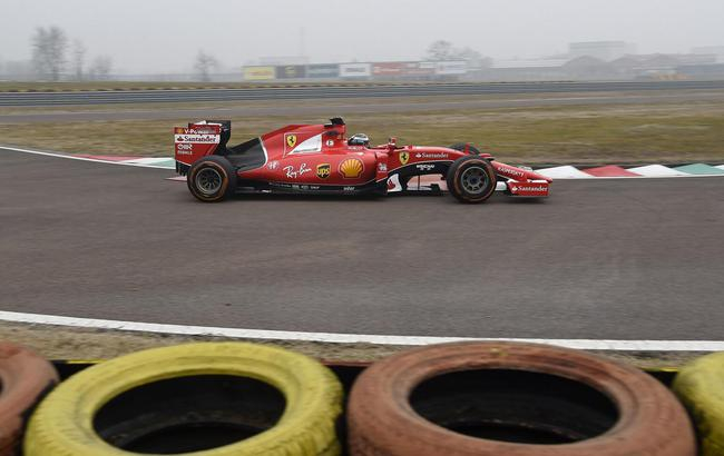 法拉利预备车手Antonio Giovinazzi在费奥拉诺赛道驾驶SF-15测试2017F1轮胎