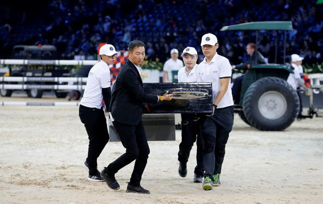 　　作为香港马术大师赛的‘创办伙伴’，马会为大会提供专业的支持服务，包括赛道设计、马匹运送、兽医及场地管理等。