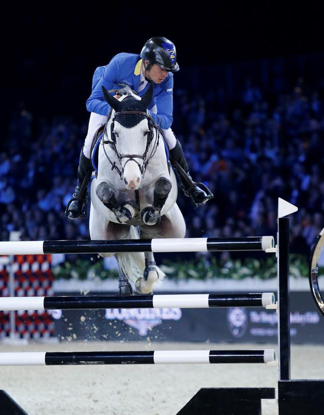 赛事中最高级别的‘浪琴表马术大奖赛’压轴上演，最后由德国骑手Christian Ahlmann赢得锦标。