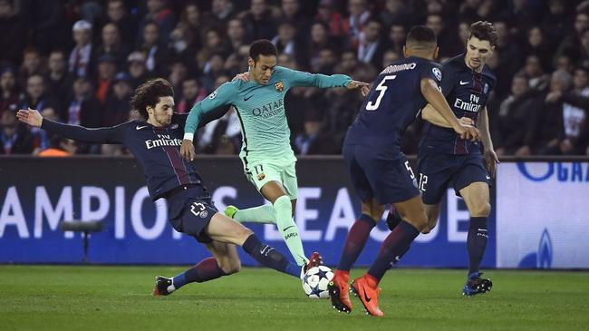 内马尔屡遭围堵