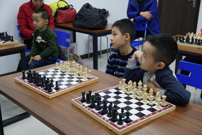 听零基础课的孩子们