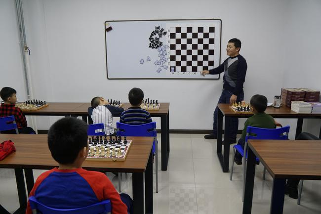 博弈俱乐部的曹雪栋老师在上零基础课