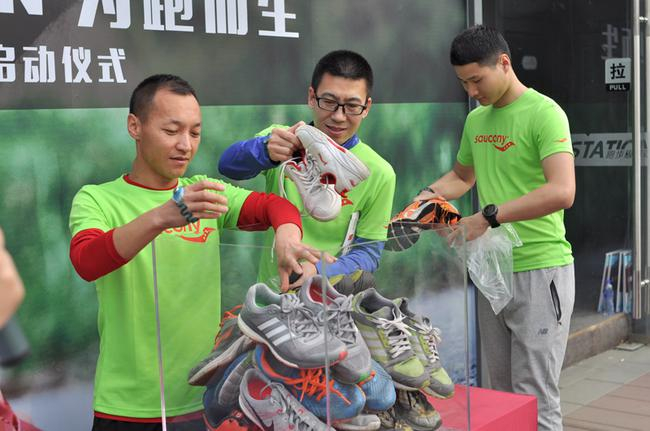 跑鞋捐献者荣誉瞬间