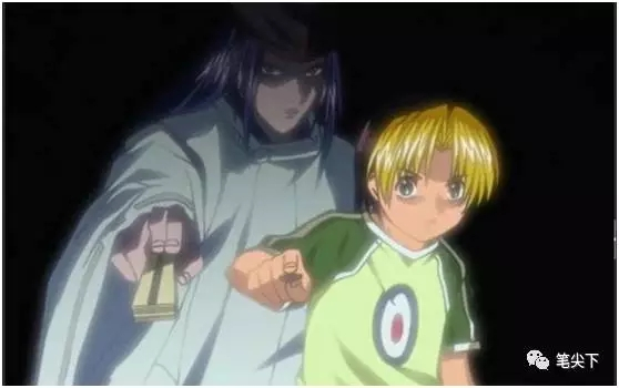 注意小光执子的手势，没有接触过围棋的小光第一次下棋，对手是小亮