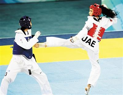 　迪拜公主梅萨（右）参加北京奥运会跆拳道比赛。