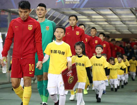 郑智与儿子出场