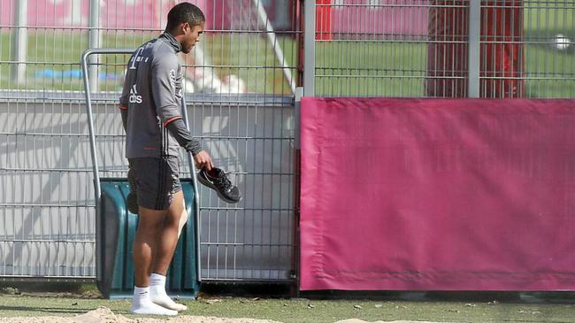 道格拉斯-科斯塔伤情反复