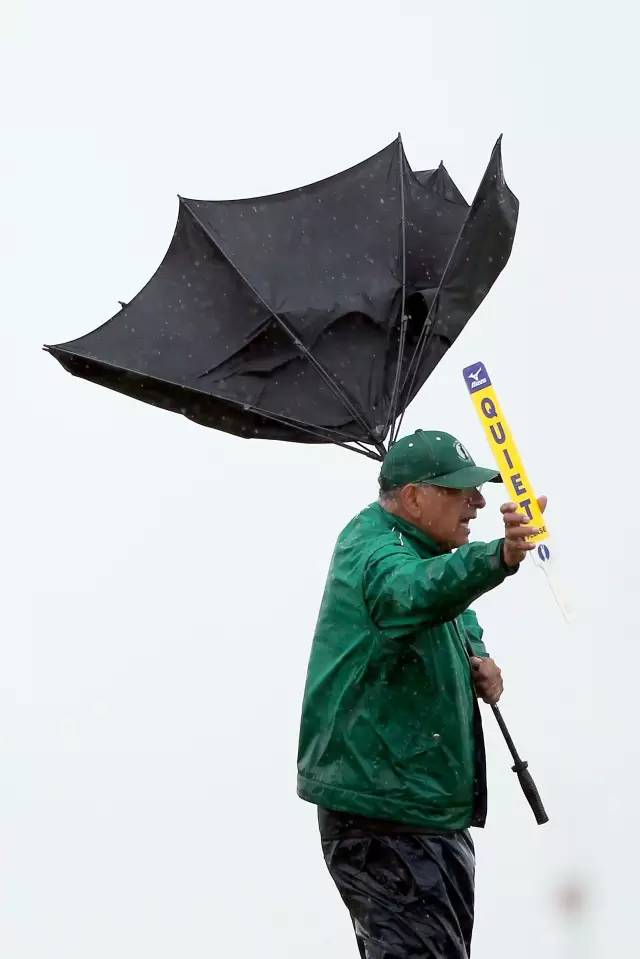 这样的场景，在林克斯球场上简直不要太常见。（2011年英国公开赛）