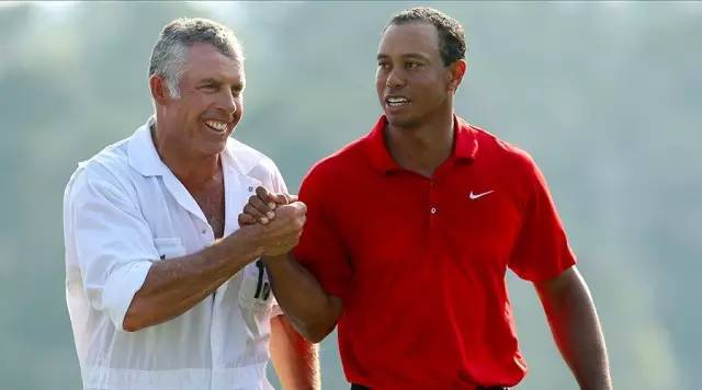 能与虎哥平起平坐，史蒂夫-威廉姆斯（左）显然不是一般人。