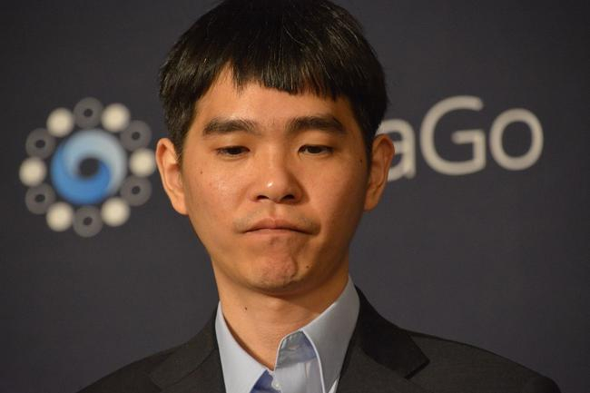 输掉人机大战后难过的李世石