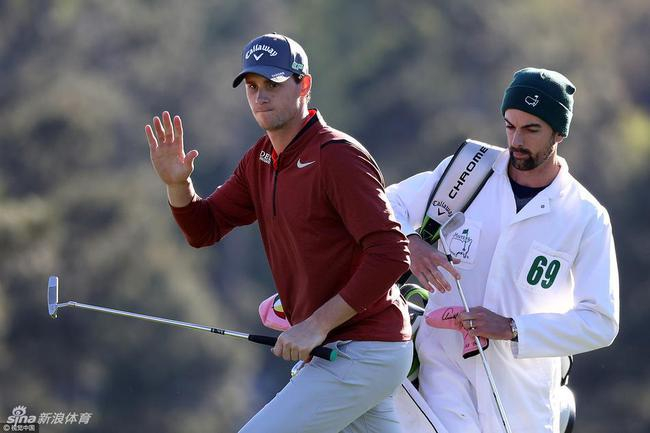 皮特斯升至并列领先