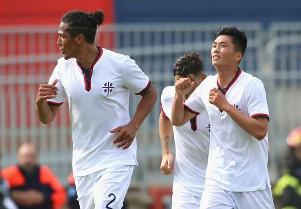 庆祝自己的首粒进球