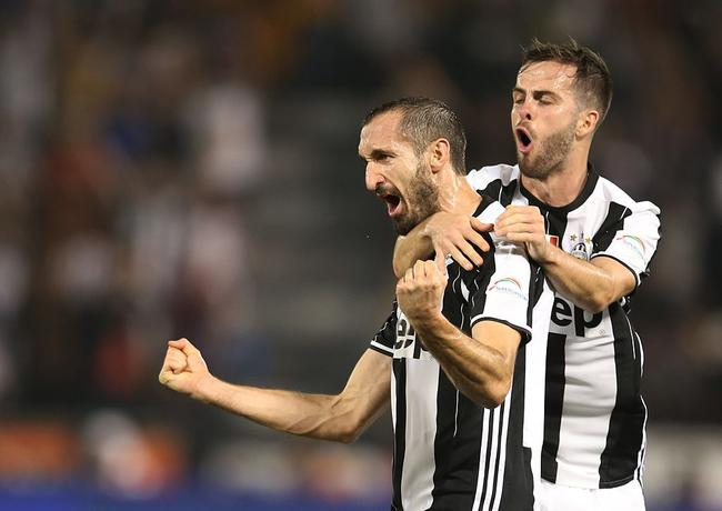 基耶利尼庆祝进球