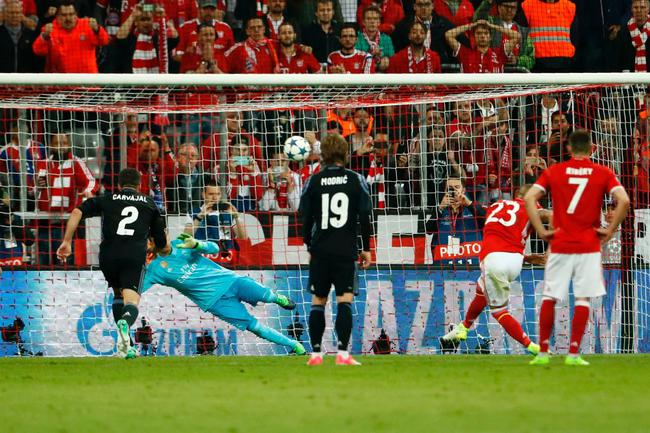 比达尔射失点球瞬间