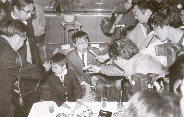 聂卫平父子接受采访