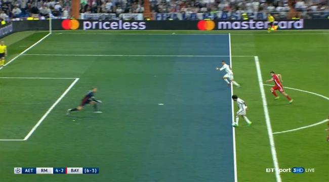 C罗第三球，马塞洛传球瞬间，边裁的视角不佳