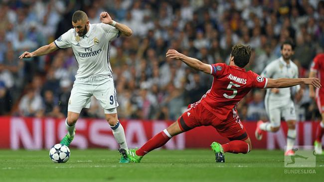 胡梅尔斯上半时防守出色