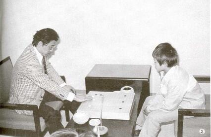 跟武宫正树下指导棋的是谁？