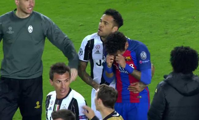 内马尔赛后掩面而泣