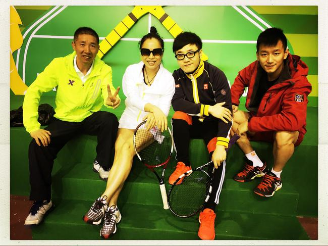 tennis123创始人汪俊与黄绮珊王铮亮和主持人邬晔纬合影