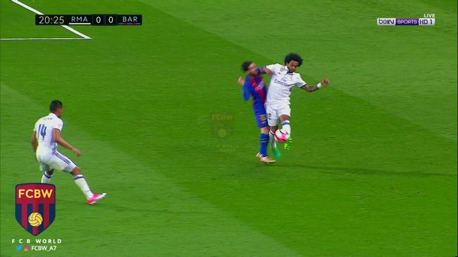 梅西被马塞洛肘击