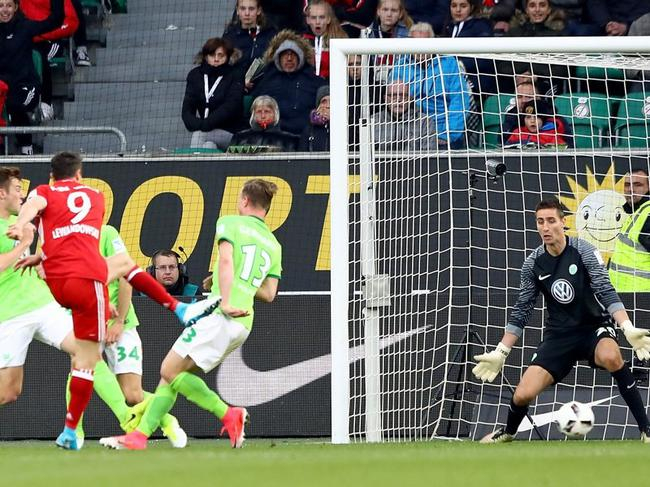 莱万打进个人第2球