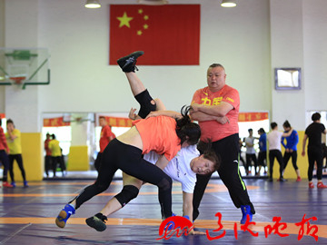 队员们在训练中