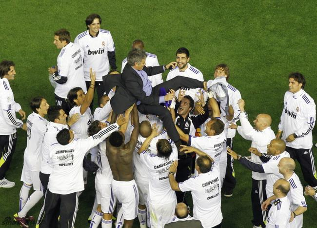 把巴萨拉下西甲王座