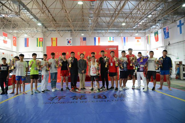 北京武术院院长彭红颁奖