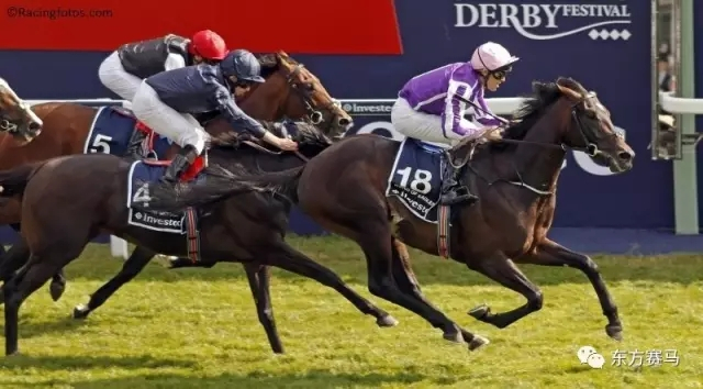 “巨鹰拍翼”（右）