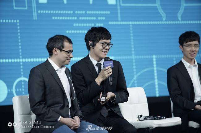 柯洁与DeepMind创始人哈萨比斯