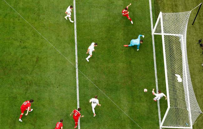 麦格林奇门线解围瞬间