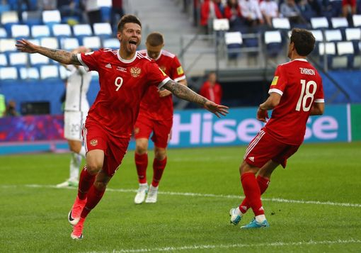 斯莫洛夫庆祝进球