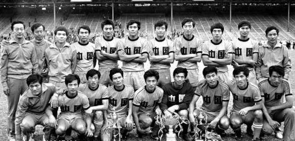 苏永舜（后排左二）治下的国家队