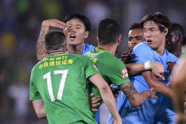 在伊尔马兹看来，李昂当时的这个手势无疑就是歧视。