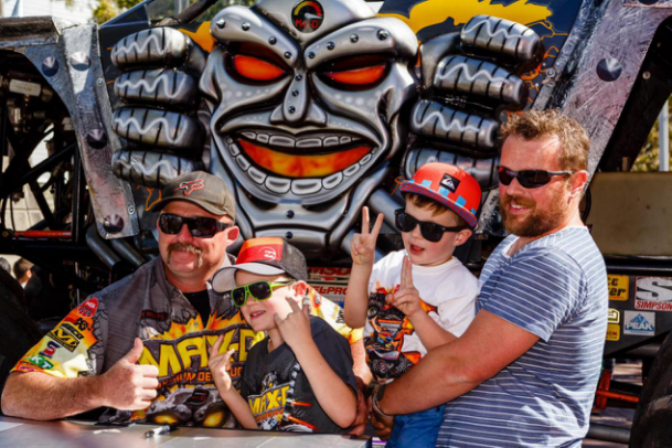 “疯狂大脚怪（Monster Jam）”吸引眼球