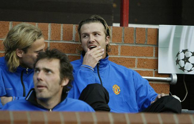 小贝坐板凳，替补席上还有弗兰和布兰克