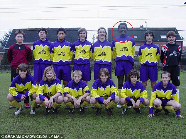 06年参加少年比赛的卢卡库