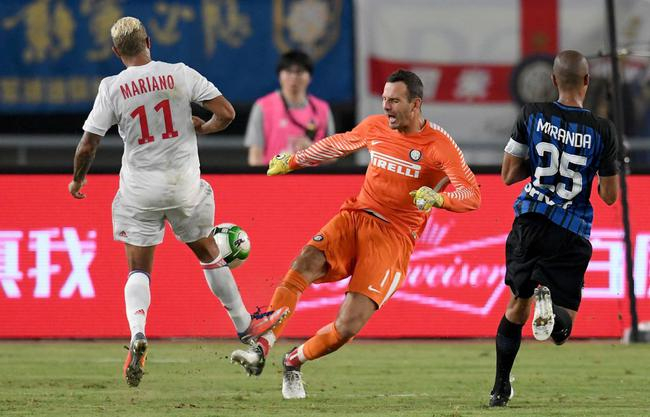 汉达诺维奇遭冲撞险受伤