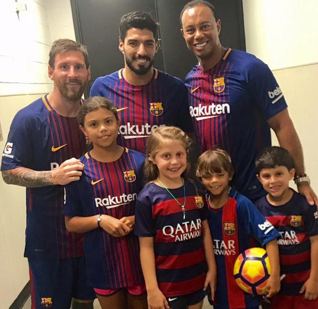 伍兹与梅西、苏亚雷斯合影