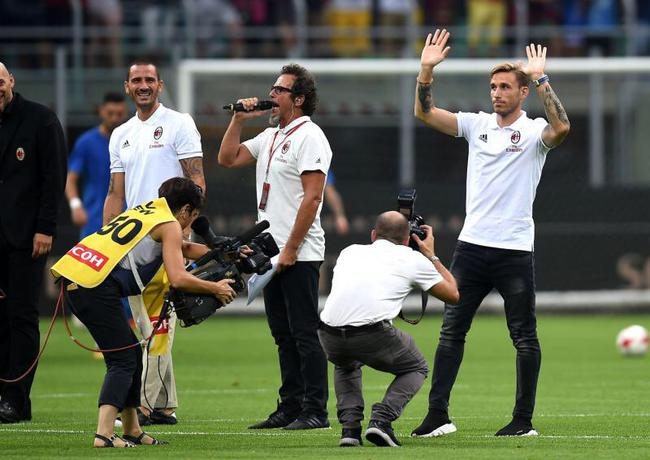 博努奇和比格利亚与球迷见面