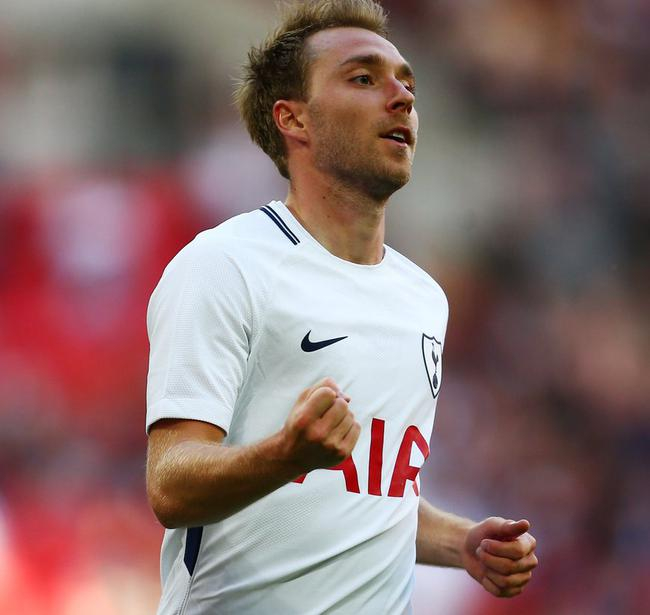 埃里克森庆祝进球