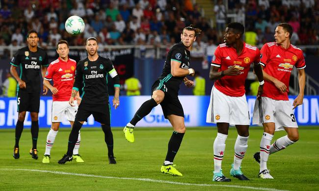 贝尔凌空垫射偏出