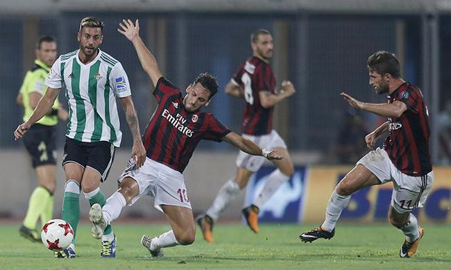 恰尔汉奥卢拼抢