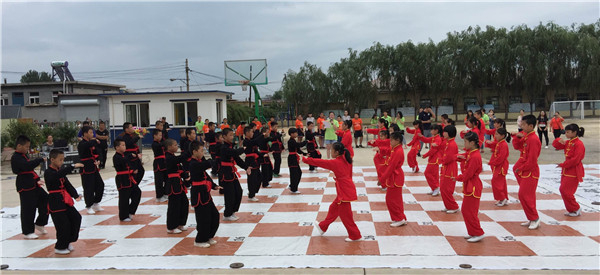 大棋盘真人秀表演