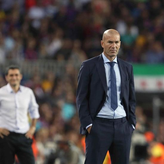 齐达内观察场上队员