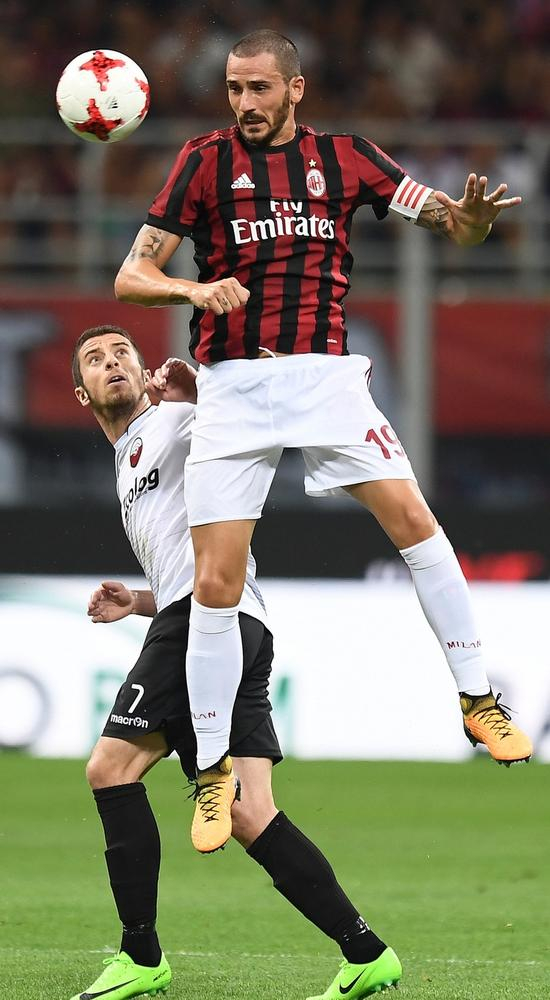 博努奇加盟AC米兰