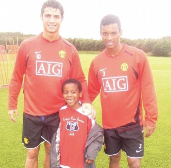 与C罗纳尼合影的那个孩子