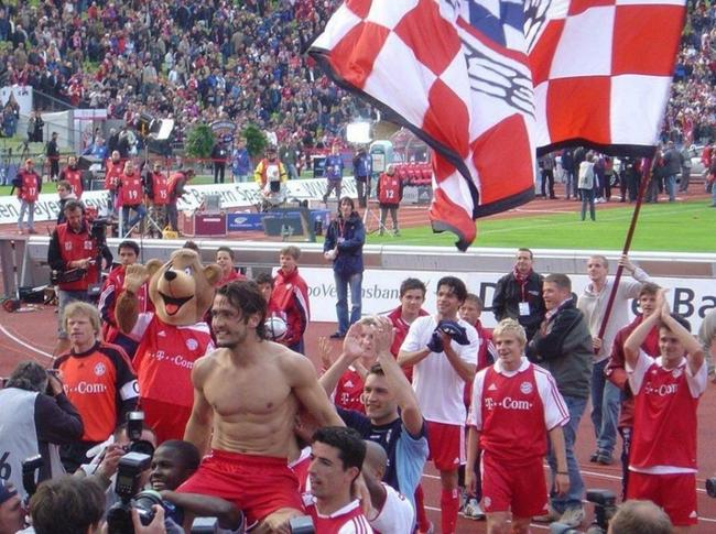 2003年庆祝联赛冠军的拜仁