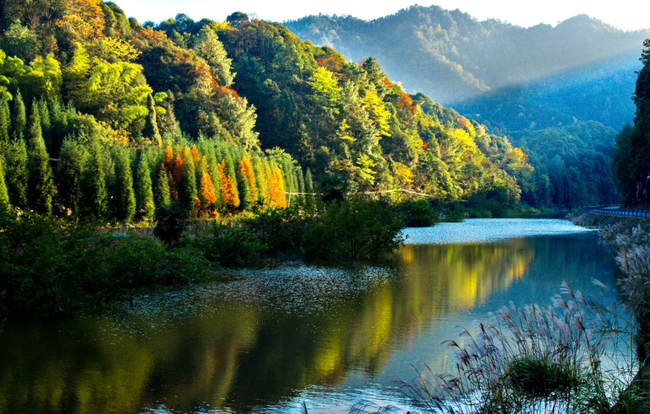 夕阳斜照四面山